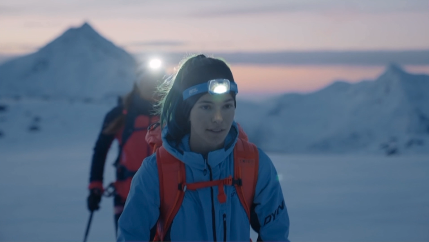 Vignette vidéo comédienne voix off pub TV SAAS FEE Hiver